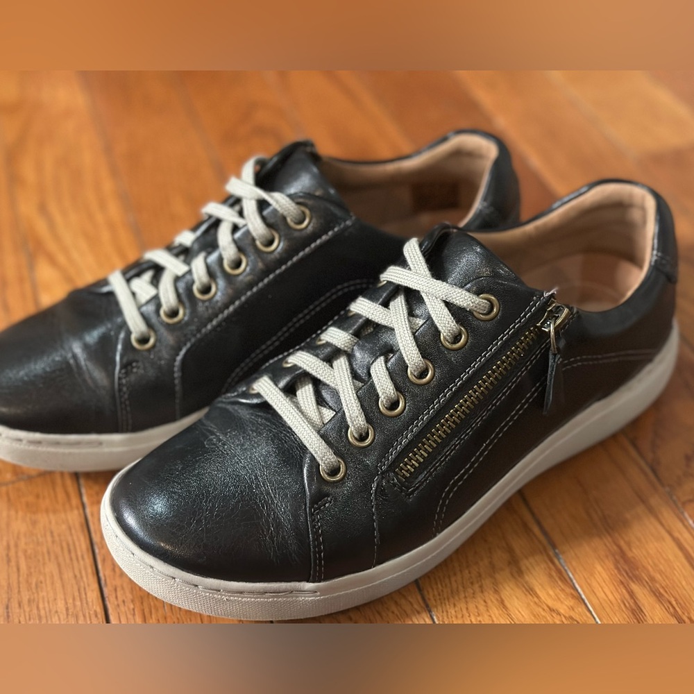 CLARKS WOMEN'S NALLE LACE SHOE Women’s size 8 EUC